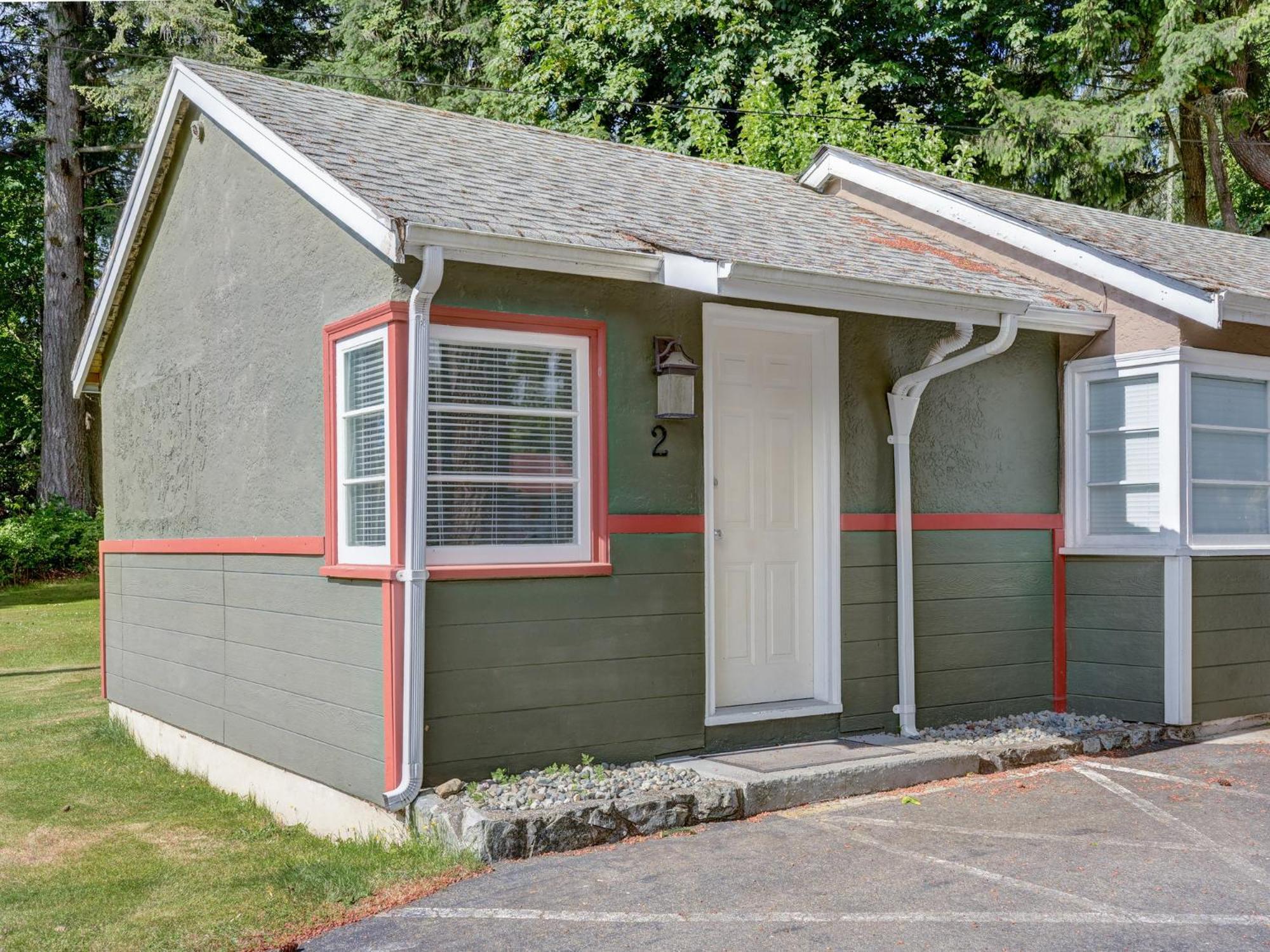 Malahat Bungalows Motel Екстериор снимка