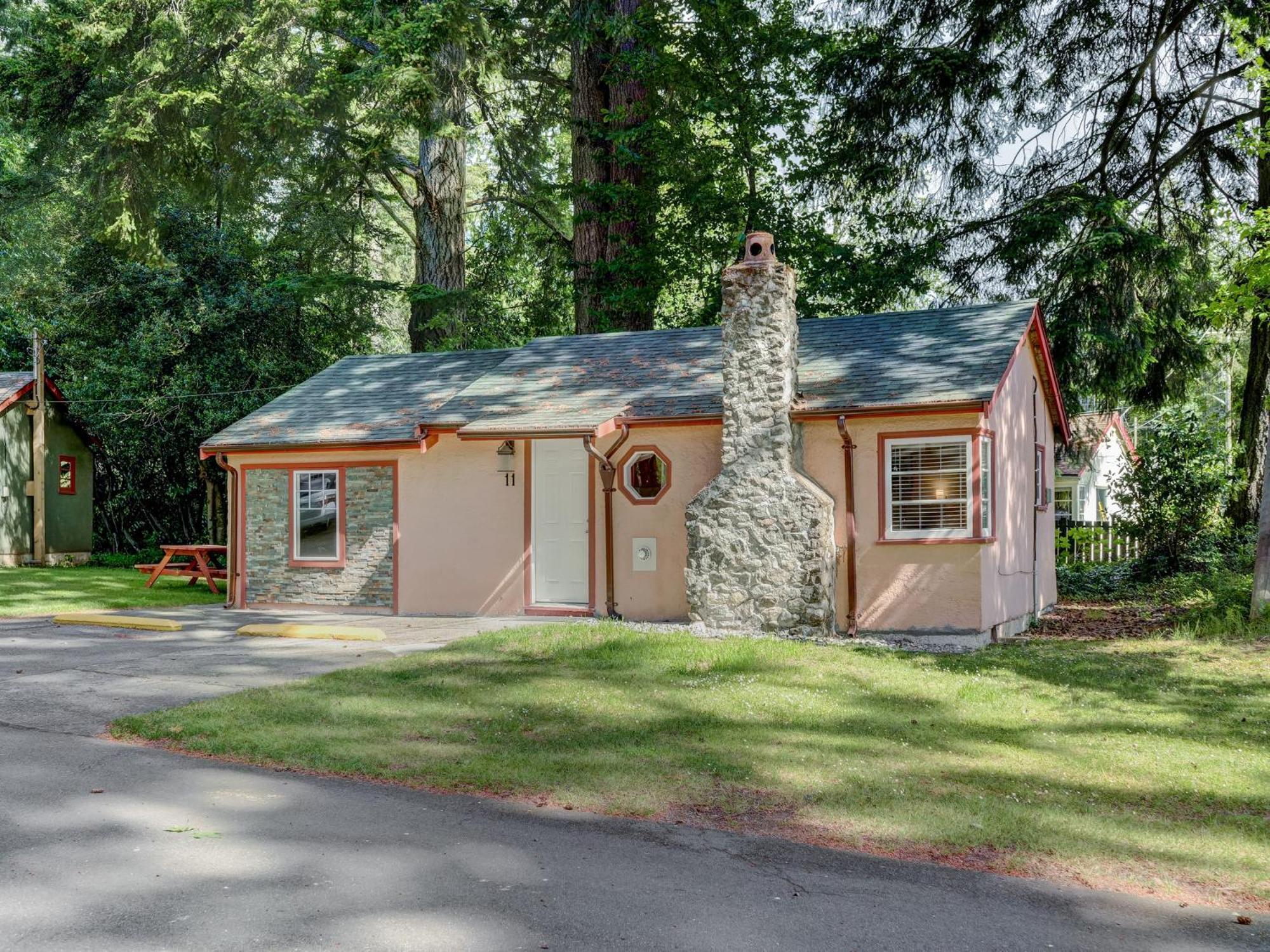 Malahat Bungalows Motel Екстериор снимка